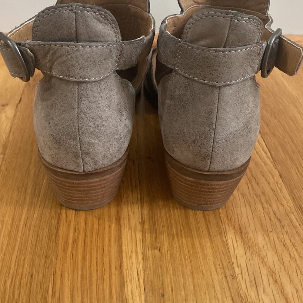 Lucky Brand Taupe Gray Laser Cut Fillian Bootie Size 9 Minimalist Basic - Picture 4 of 6
